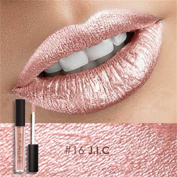 TREND ALERT! Rose Gold Metallic Lipgloss - Picture 2 of 4